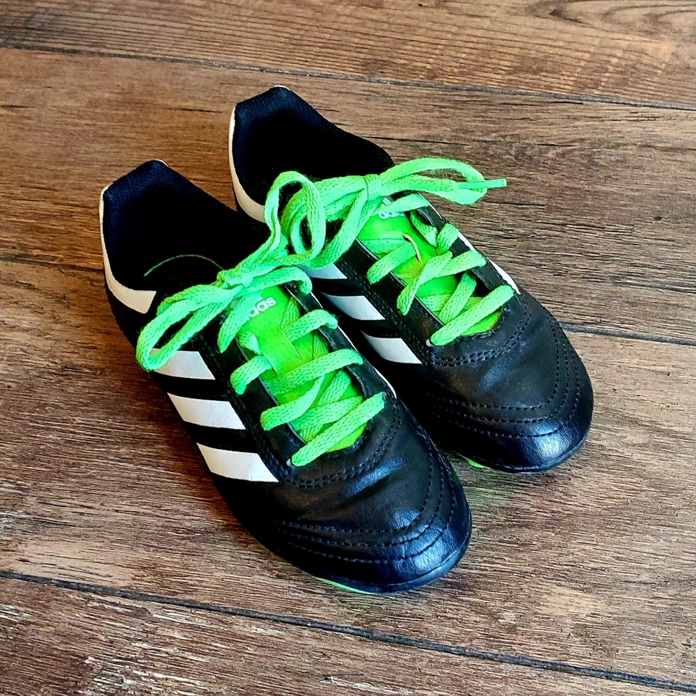 Adidas Boys Youth Size 13.5 Predator Soccer Cleats PRB 698001 Black/Neon Green